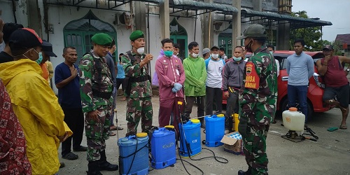 Inisiatif Mandiri Warga Tuahmadani Pekanbaru Semprot 